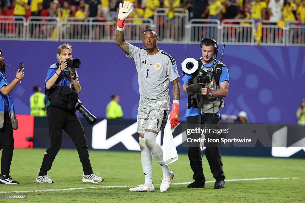 Thủ môn Curacao chơi xuất thần (Ảnh: Getty)