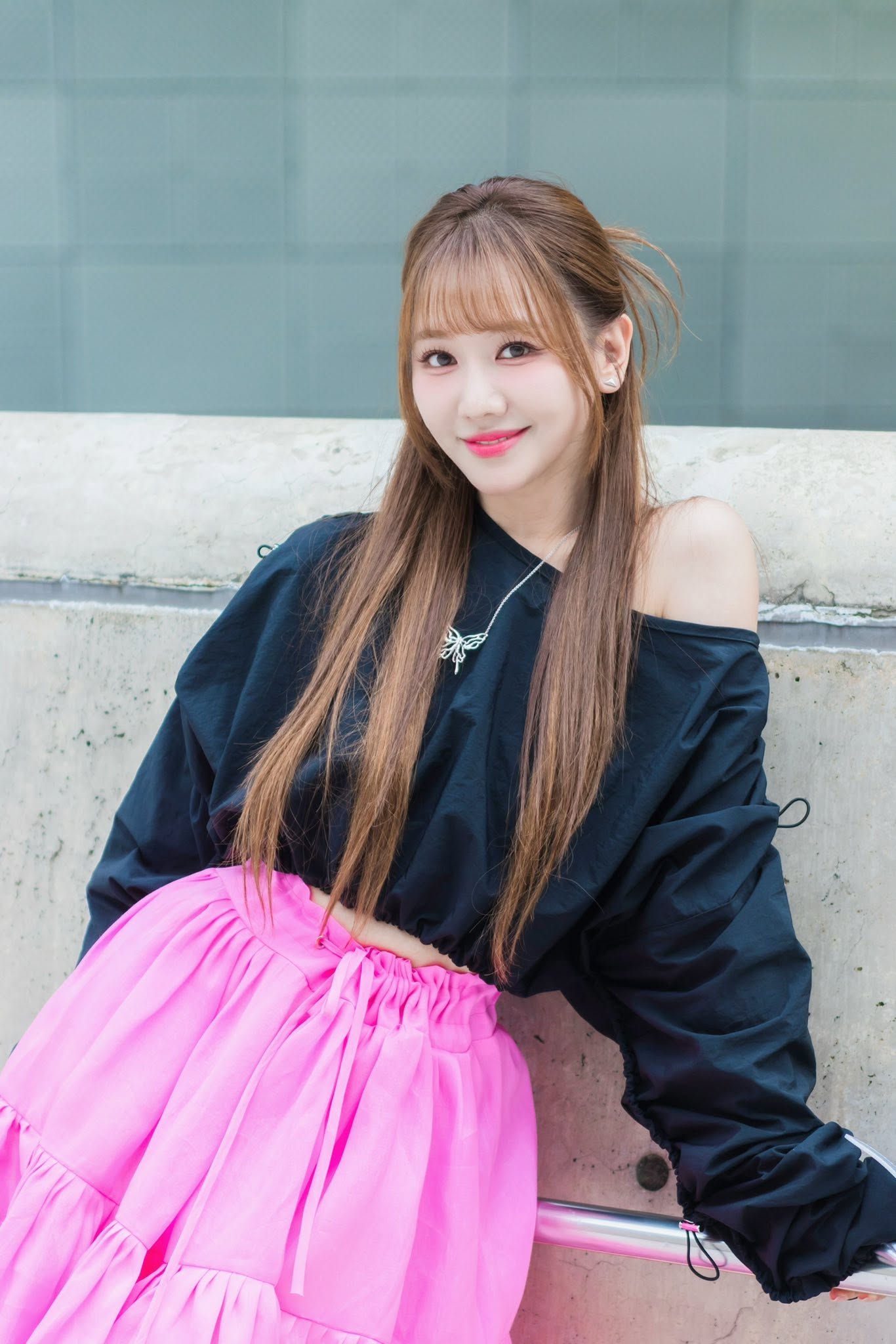 Nam MC cho biết Hari Won ngày càng trẻ trung là do cô được yêu thương mỗi ngày