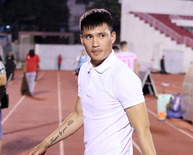Nhiều người hâm mộ chờ đợi Công Vinh trở lại sân bóng với vai trò mới