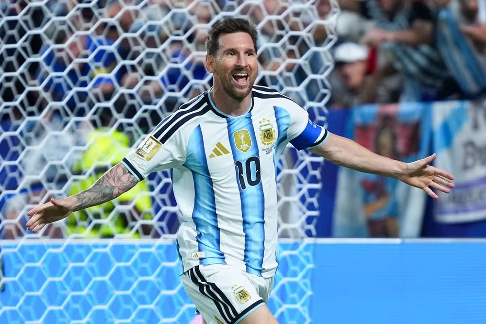 Messi xô đổ kỷ lục, chính thức trở thành chân sút vĩ đại nhất World Cup (Ảnh: ISI)