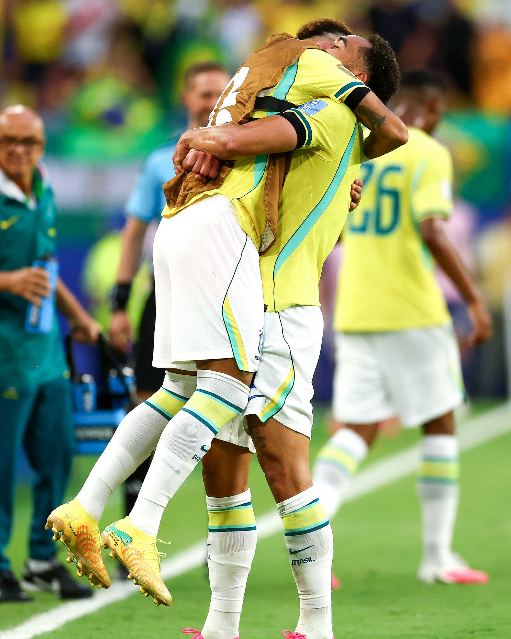 Neymar ăn mừng chiến thắng cùng đồng đội (Ảnh: BR Football)