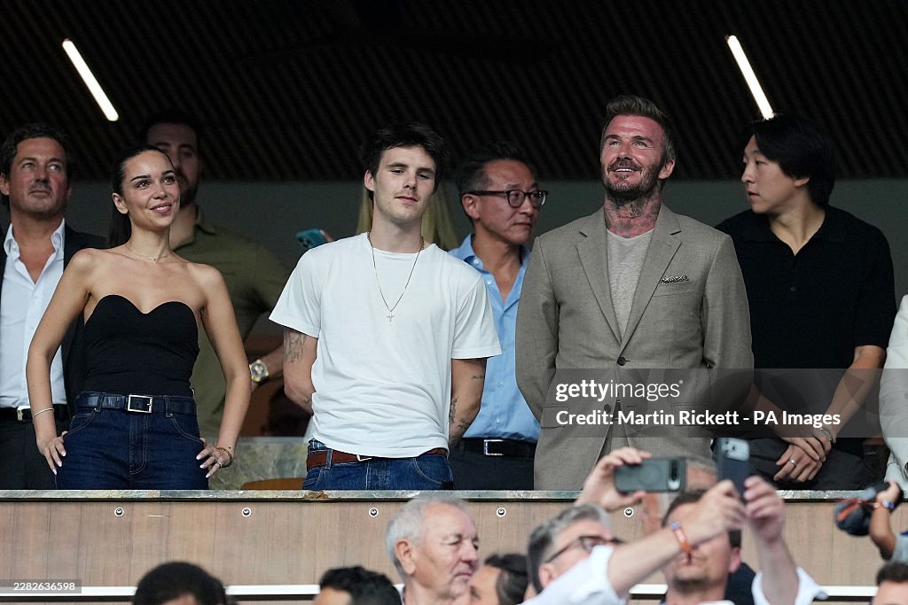 Beckham diện vest phong độ, lịch lãm (Ảnh: Getty)
