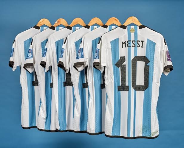 Chiếc áo đấu đắt nhất của Messi