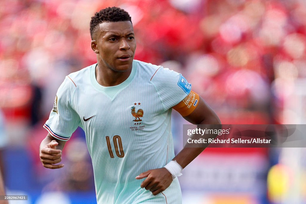 Mbappe đã có ghi dấu giày trong 2 tình huống lập công của Dembele (Ảnh: Getty)
