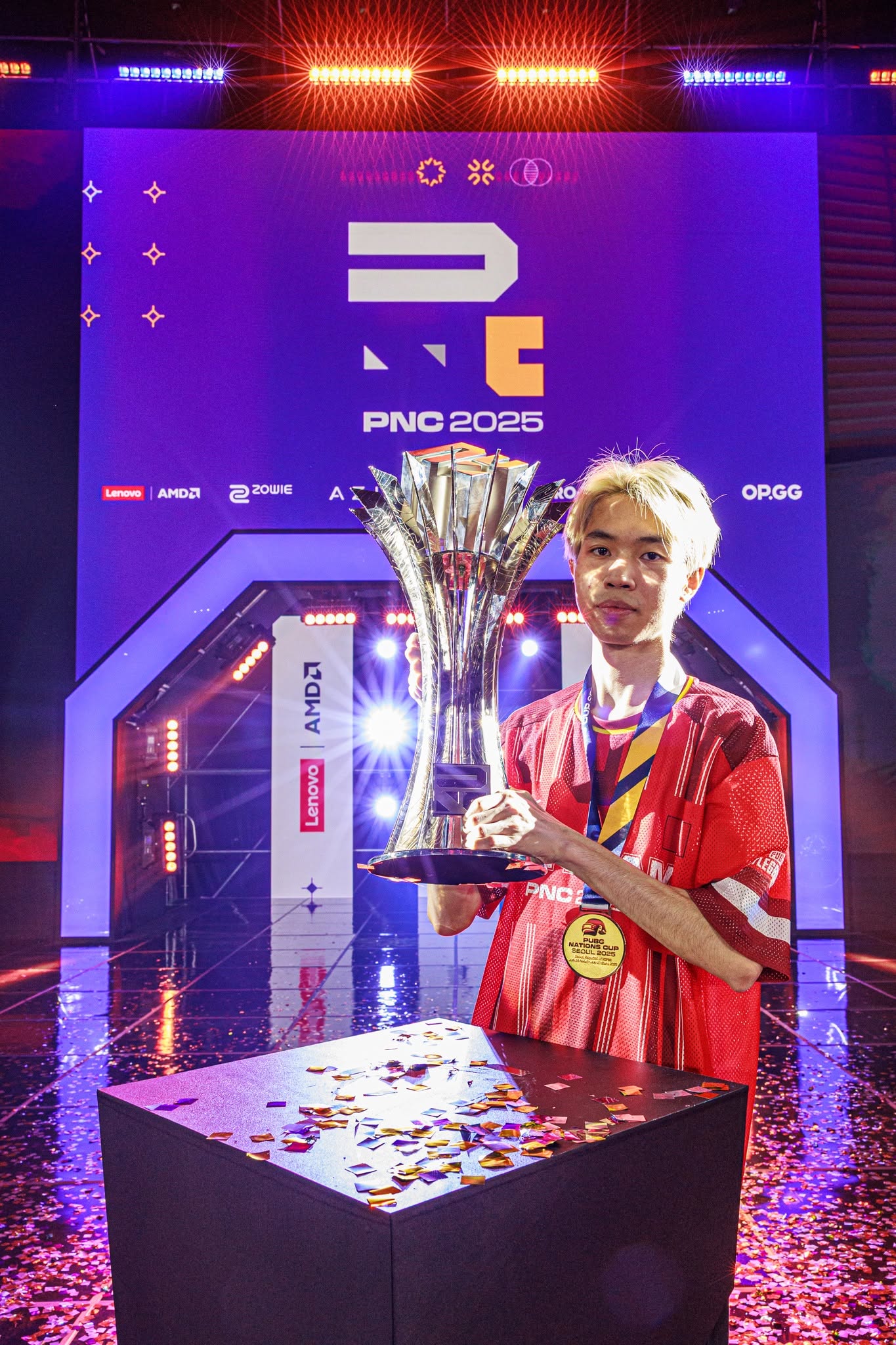 Từ một cậu bé chơi game nơi quán net, Himass đã có một hành trình truyền cảm hứng đặc biệt cùng bộ môn PUBG (Ảnh: KRAFTON)