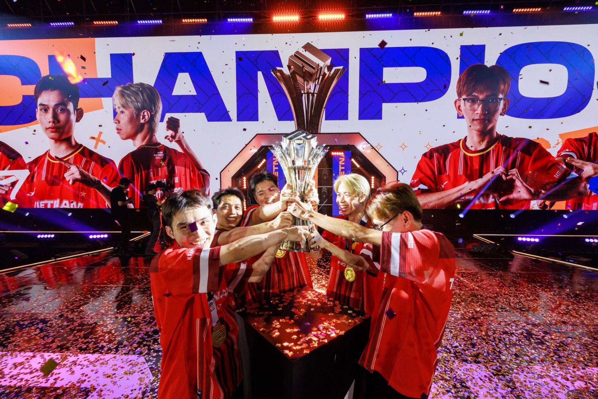 Đội tuyển PUBG Việt Nam chính là nhà vô địch PNC 2025, đưa eSports Việt lên đỉnh thế giới (Ảnh: KRAFTON)