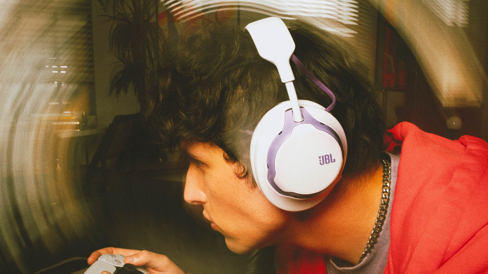 JBL ra mắt thế hệ tai nghe gaming mới: Âm thanh sống động, sở hữu tính năng pin thay nóng độc đáo