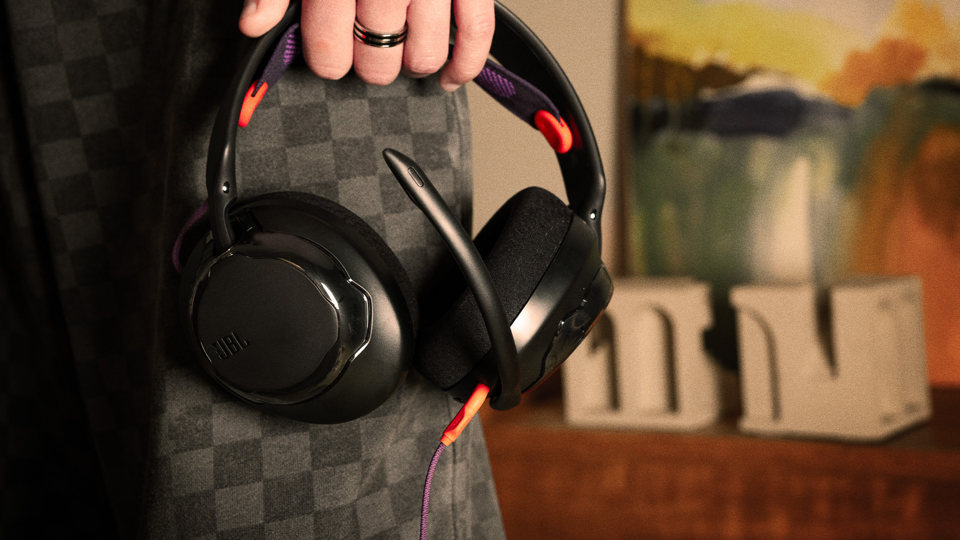 JBL ra mắt thế hệ tai nghe gaming mới: Âm thanh sống động, sở hữu tính năng pin thay nóng độc đáo