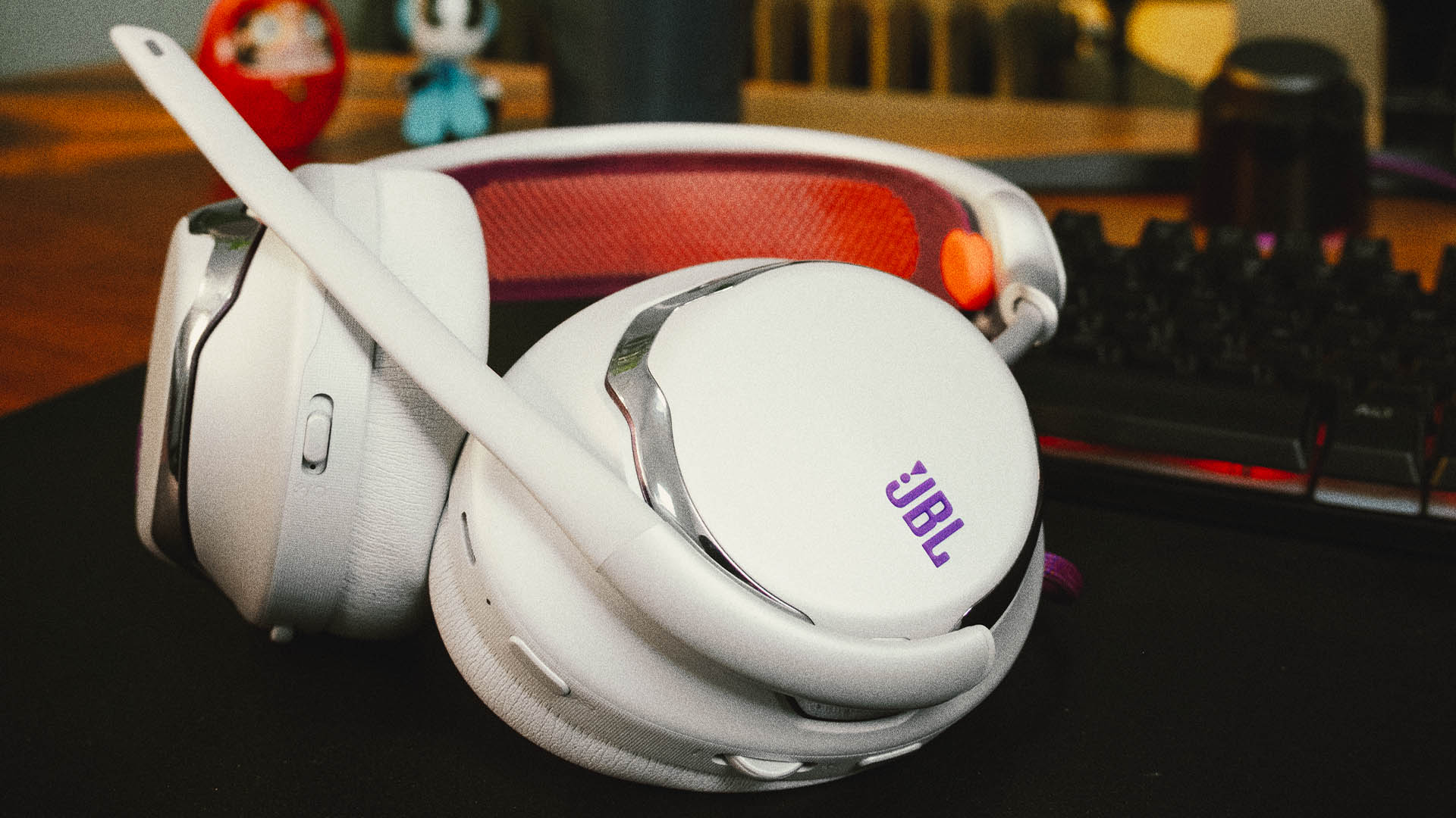 JBL ra mắt thế hệ tai nghe gaming mới: Âm thanh sống động, sở hữu tính năng pin thay nóng độc đáo