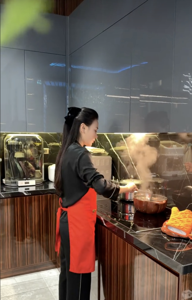 Nữ diễn viên quay trở lại với series nấu ăn của mình