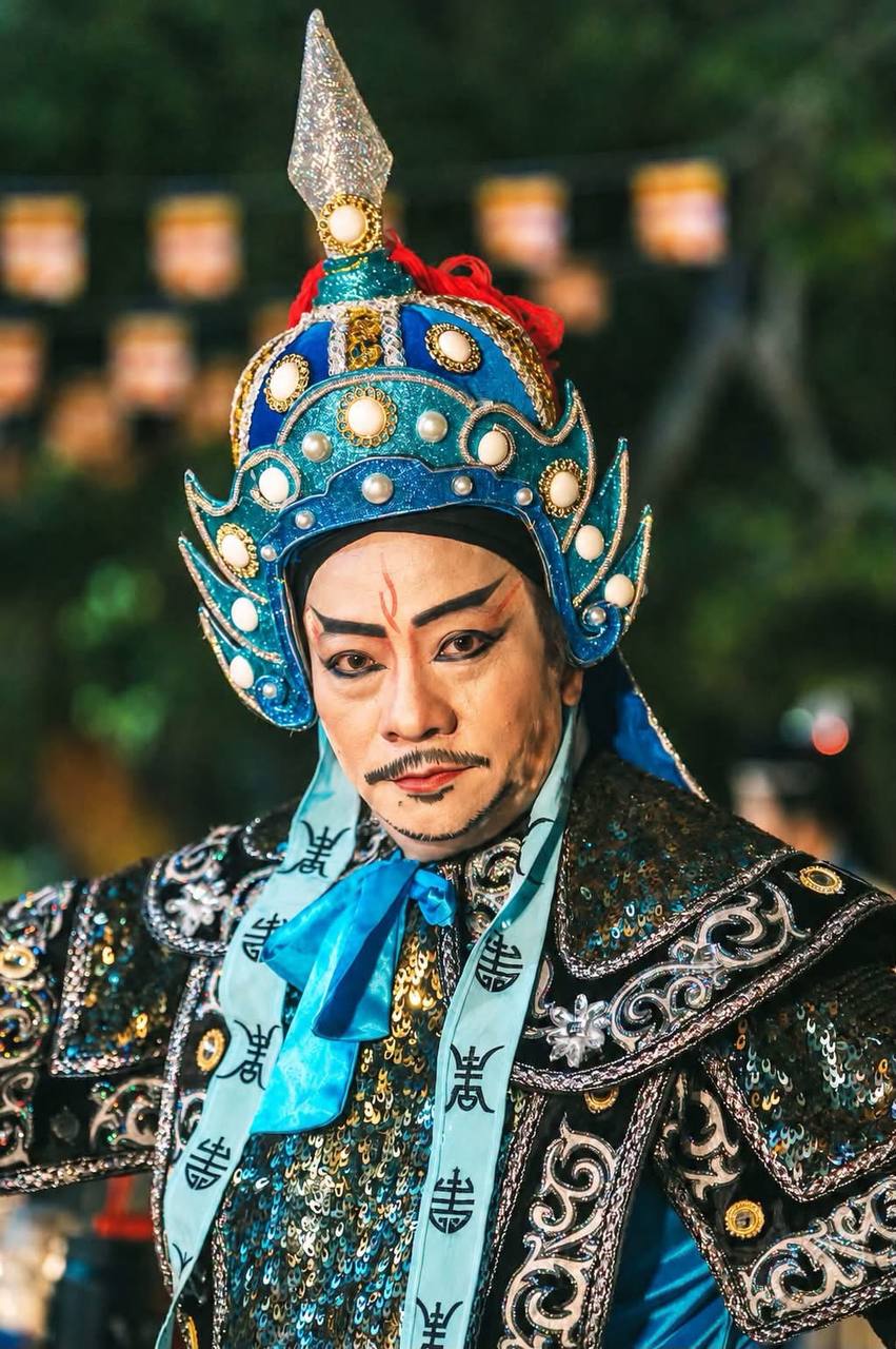 Ngoài công việc nghệ thuật, nghệ sĩ Minh Hoà còn chạy xe công nghệ