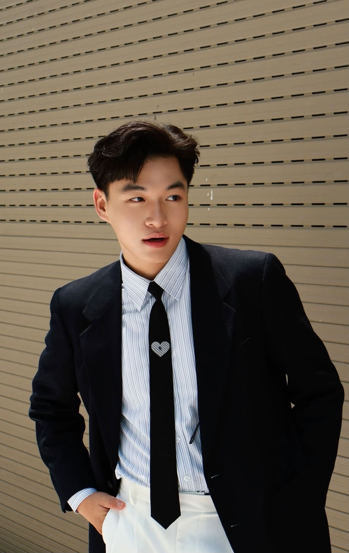 Chấn Quốc nhận được lời chúc mừng từ bạn bè, người thân vì thành tích nổi bật
