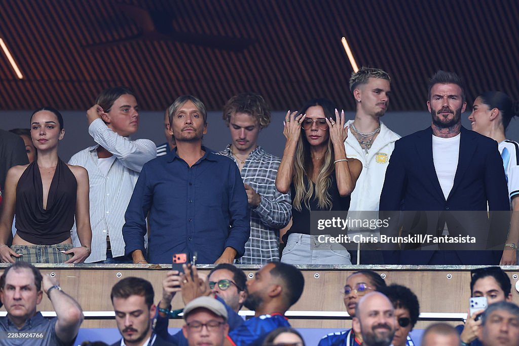 Các con của Beckham và Victoria cũng xuất hiện (Ảnh: Getty)