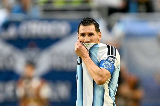 Gương mặt hoang mang của Messi