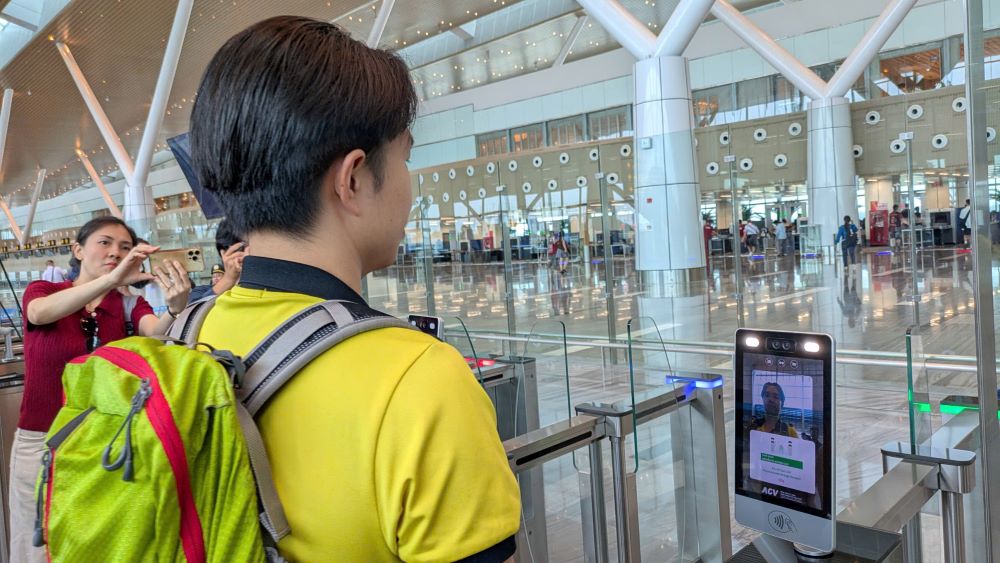 Người check-in online bằng VNeID tại sân bay nhớ kỹ điều sau