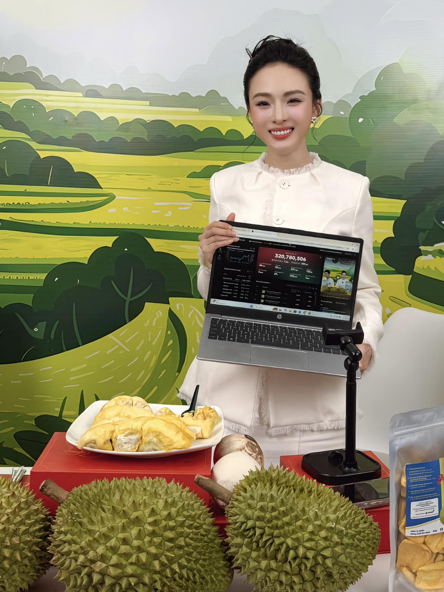 Trương Hồ Phương Nga tập trung cho công việc kinh doanh, thường xuất hiện các phiên livestream bán hàng