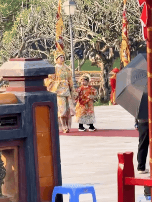 Từng bước đi của Tăng Thanh Hà đều toát ra khí chất đặc biệt