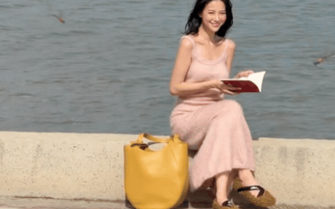 Nhan sắc của Phương Khánh cũng khiến netizen thích thú vì càng xem càng cuốn 
