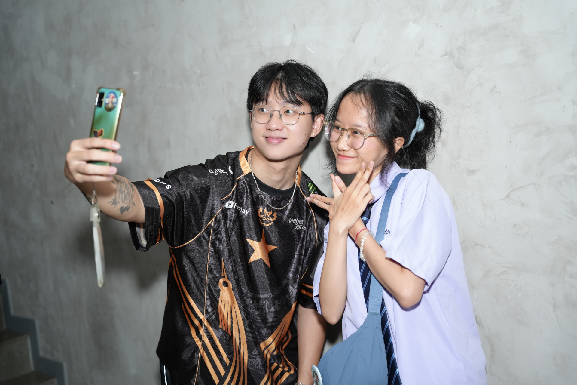 Taki giao lưu chụp ảnh cùng người hâm mộ tại sự kiện