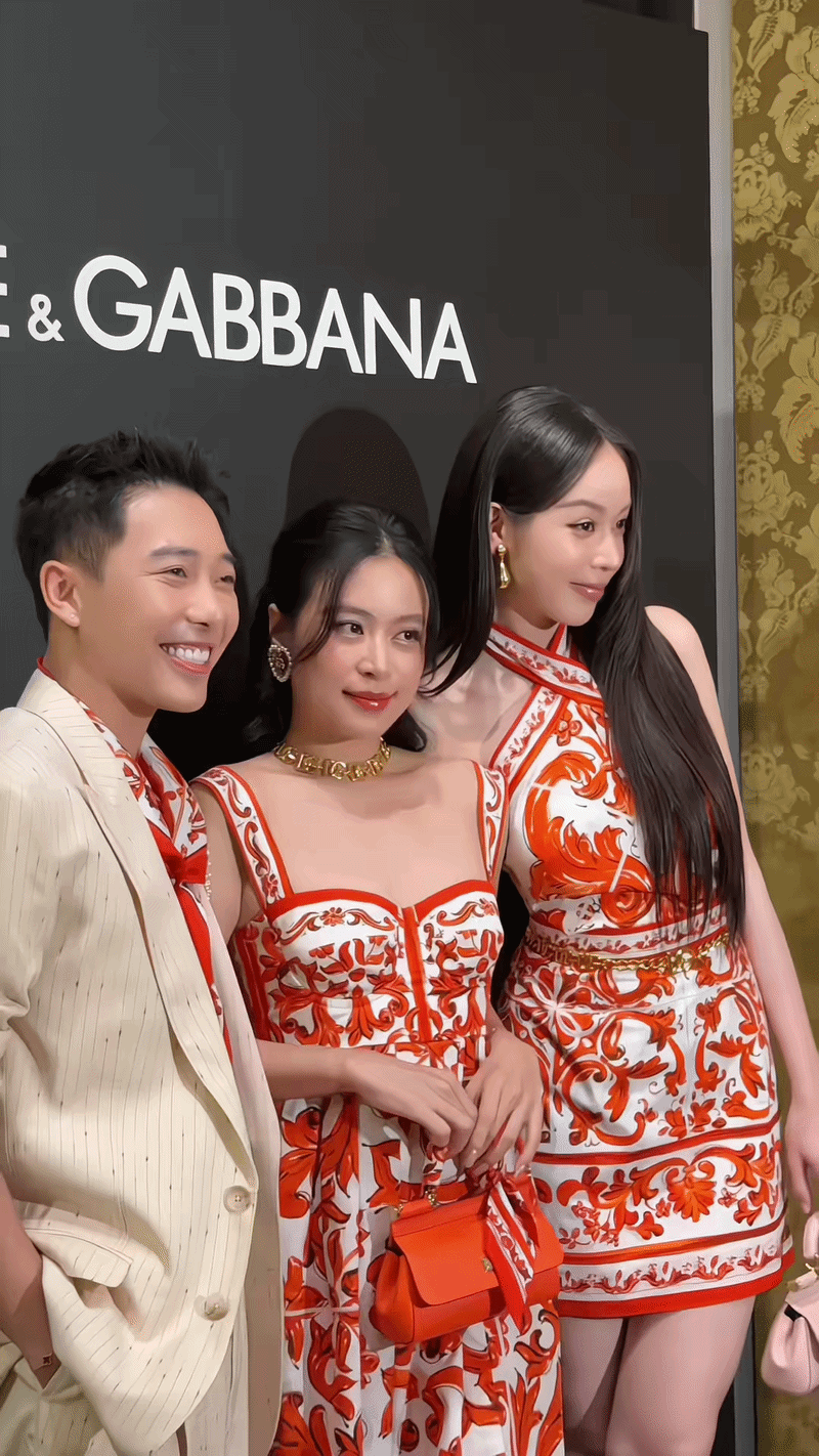 Hoàng Thuỳ Linh rạng rỡ, 0 điểm nào để chê khi đọ sắc với Hoa hậu Thanh Thuỷ