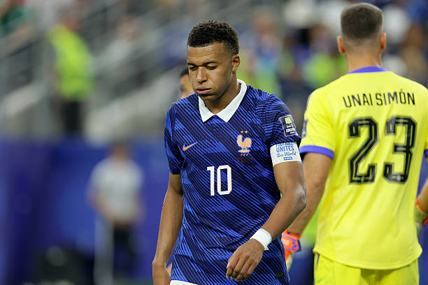 Mbappe cho rằng toàn đội đã chơi dưới sức (Ảnh: Getty)
