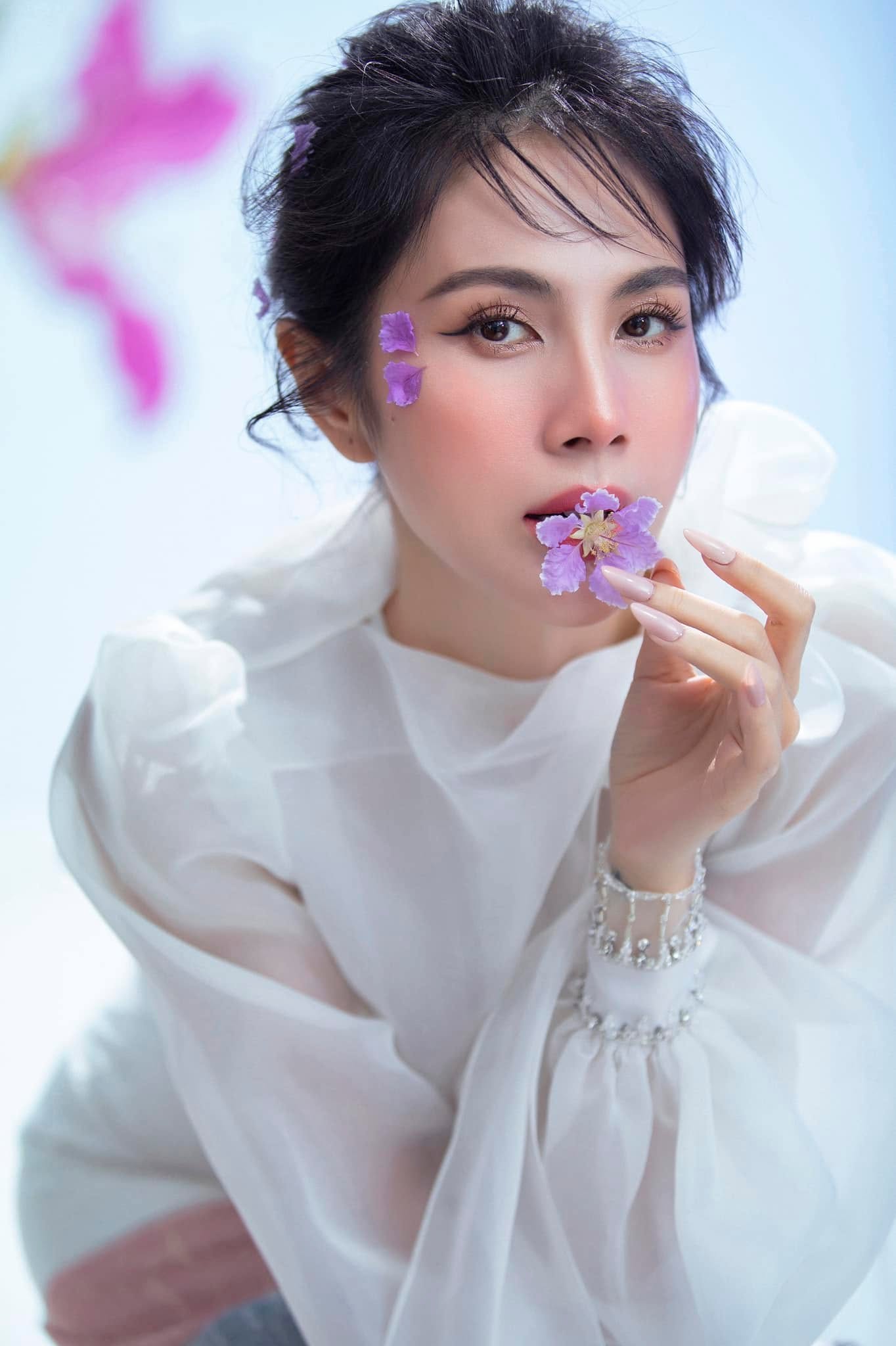 Thuỷ Tiên là nữ ca sĩ ai cũng biết mặt, từng hoạt động rầm rộ trước khi lui về ở ẩn
