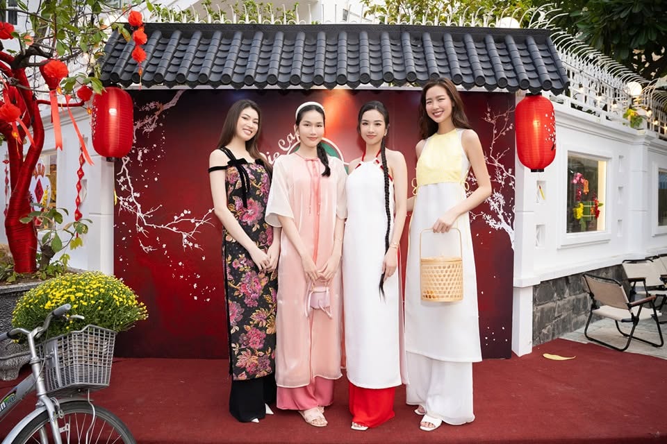 Hoa hậu Liên lục địa Bảo Ngọc cũng từng xuất hiện trong ngày khai trương