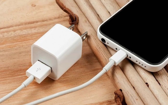 4 thói quen sạc pin tàn phá iPhone nhanh nhất