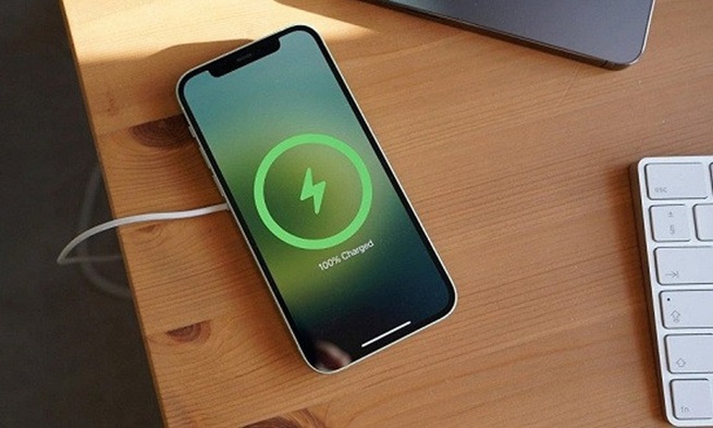 4 thói quen sạc pin tàn phá iPhone nhanh nhất