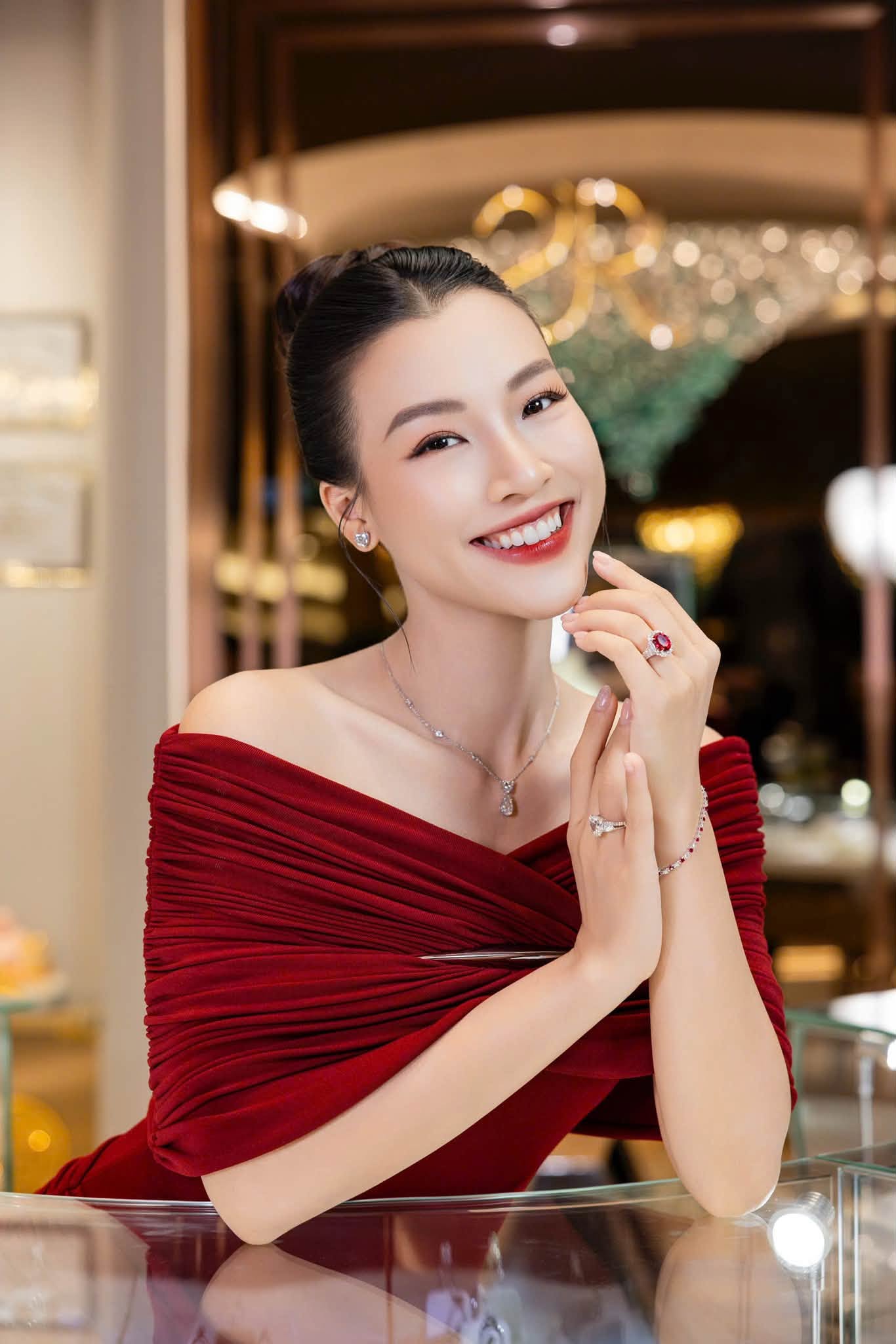 Hoàng Oanh ổn định cuộc sống sau 4 năm tan vỡ với chồng Tây