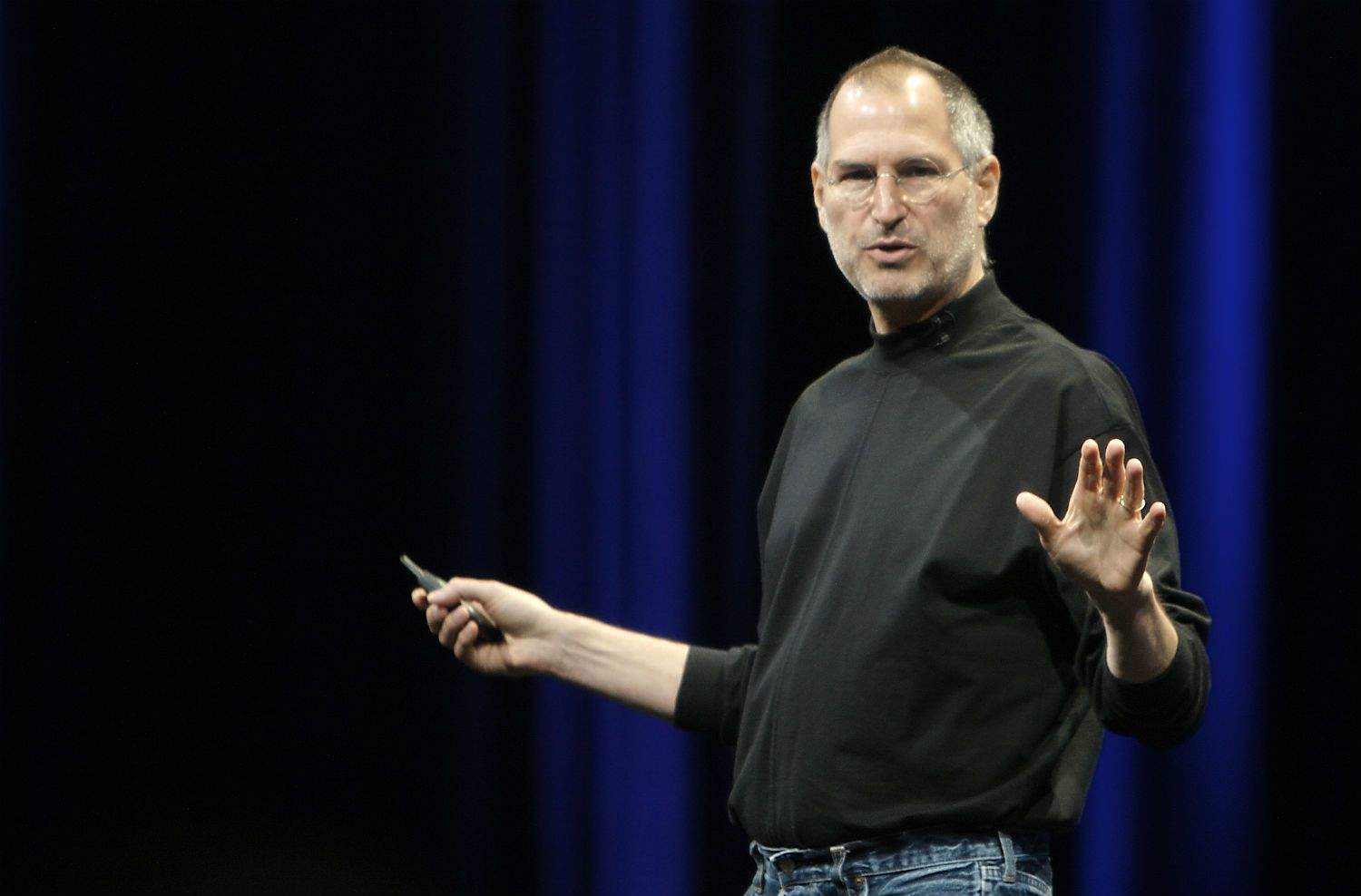 Steve Jobs - nhà sáng lập Apple gần như mặc định với outfit quần jean áo thun