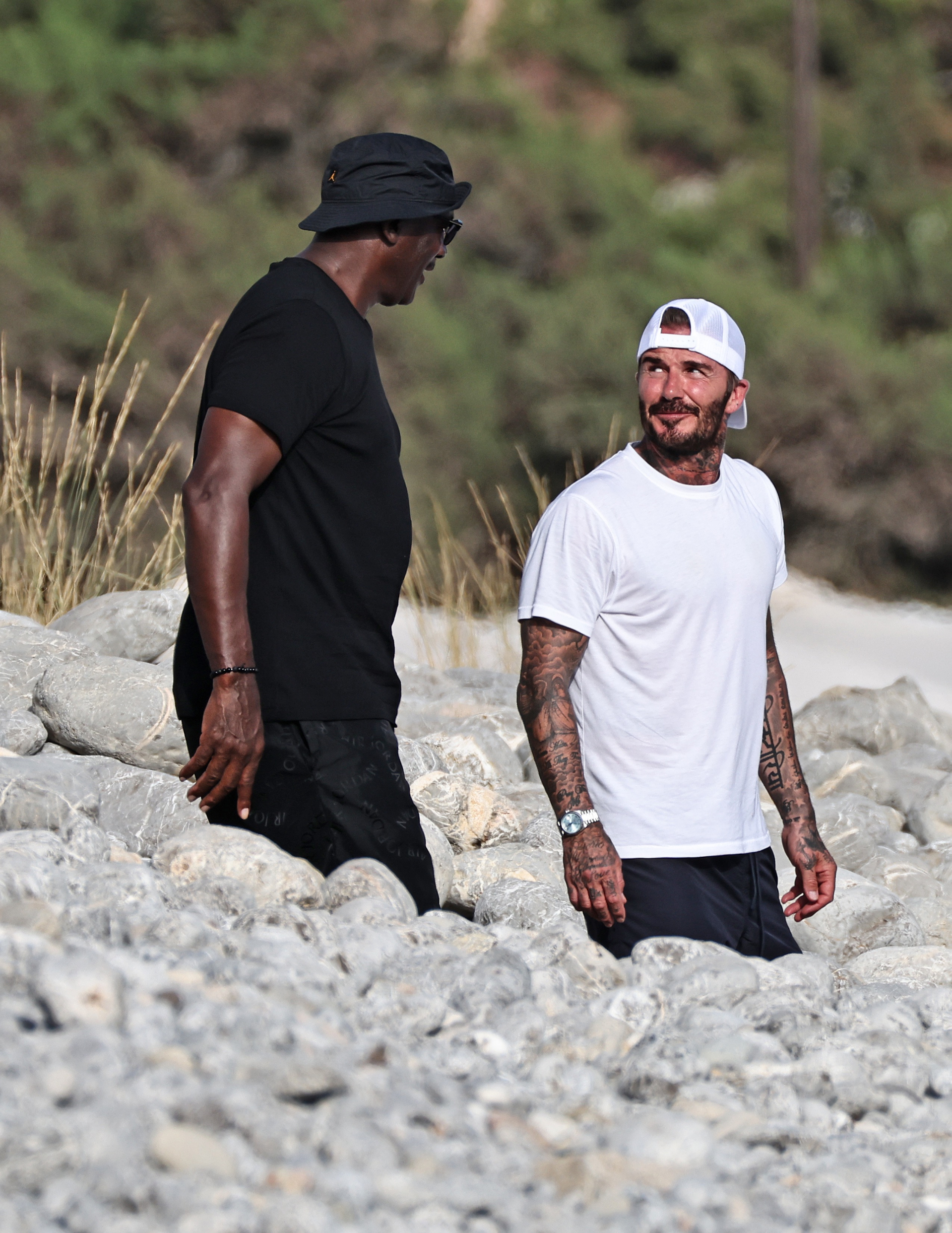 David Beckham ngưỡng mộ thần tượng bóng rổ Michael Jordan trong (Ảnh: BackGrid)