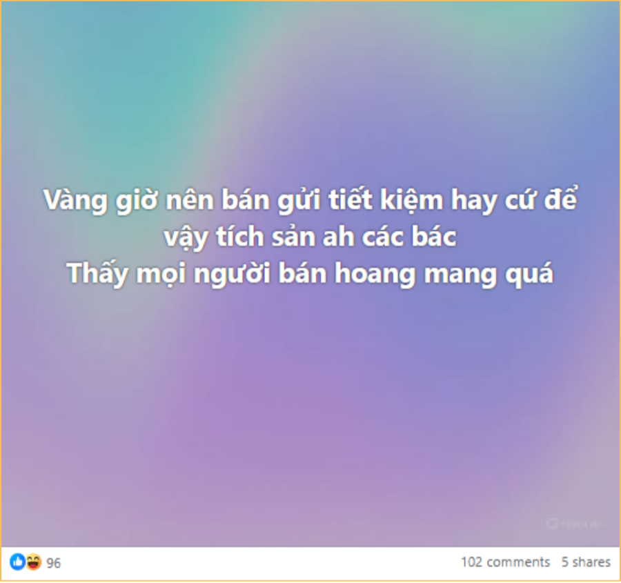 Cầm vàng trong tay mà giá vàng cứ giảm, lãi suất tiết kiệm thì lại tăng nên không ít người suy tính bán vàng lấy tiền gửi ngân hàng (Ảnh chụp màn hình)
