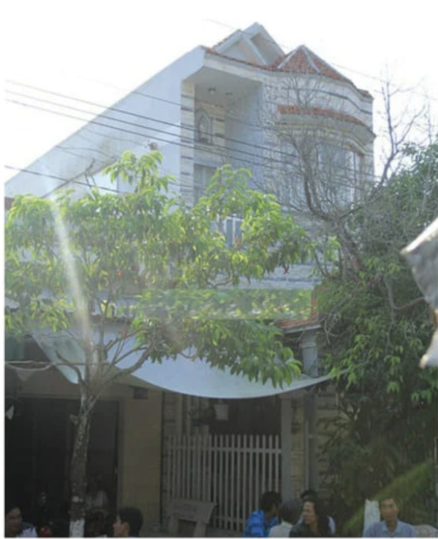 Khi sự nghiệp bắt đầu phát triển, Ngọc Trinh xây cho gia đình căn nhà khang trang tại Trà Vinh