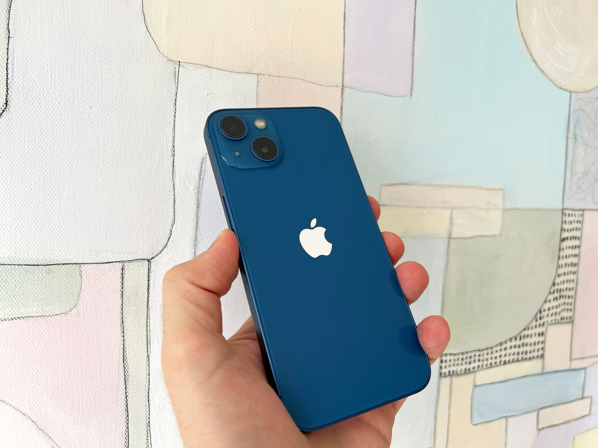Một mẫu iPhone giảm hơn nửa giá, chỉ còn hơn 11 triệu đồng