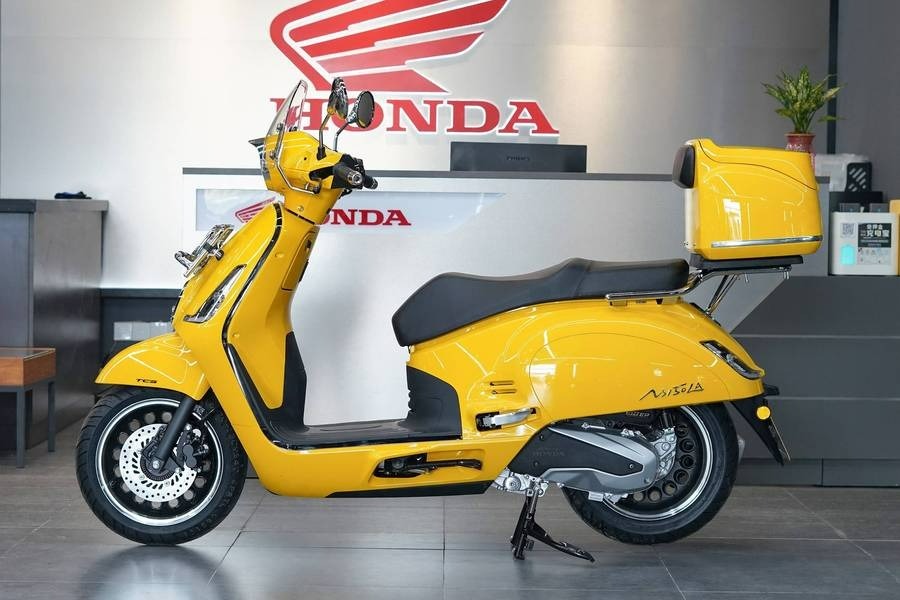 Honda ra mắt xe tay ga mang thiết kế cổ điển giống Vespa, bình xăng dung tích lớn 8,2 lít
