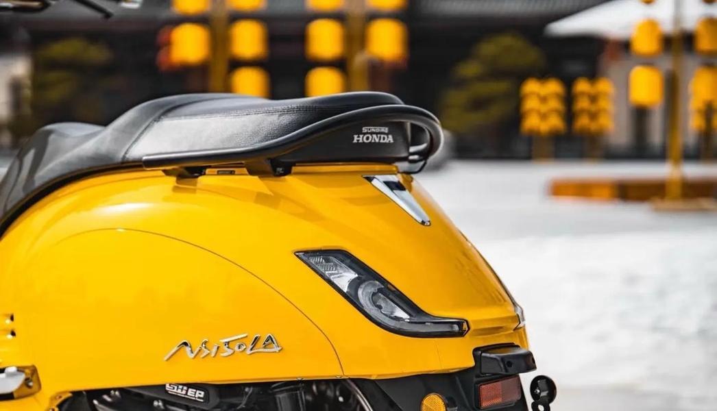 Honda ra mắt xe tay ga mang thiết kế cổ điển giống Vespa, bình xăng dung tích lớn 8,2 lít