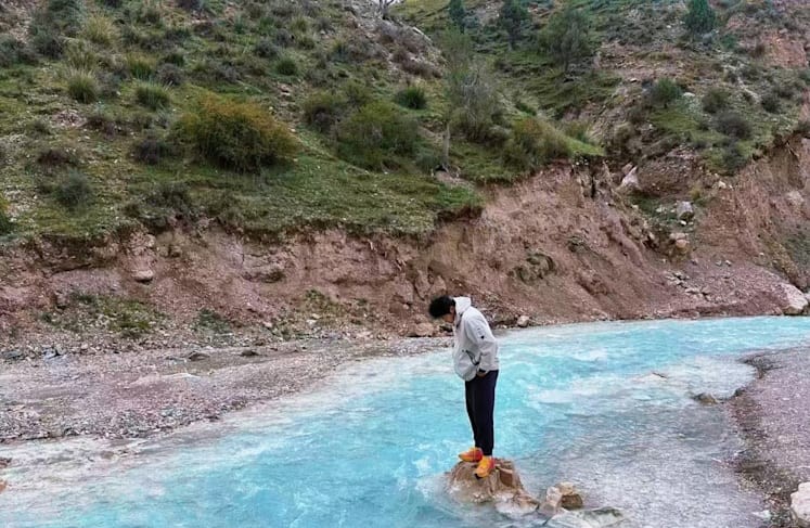Tang trong 1 chuyến dẫn tour du lịch kiêm vai trò chụp ảnh, lên lịch trình