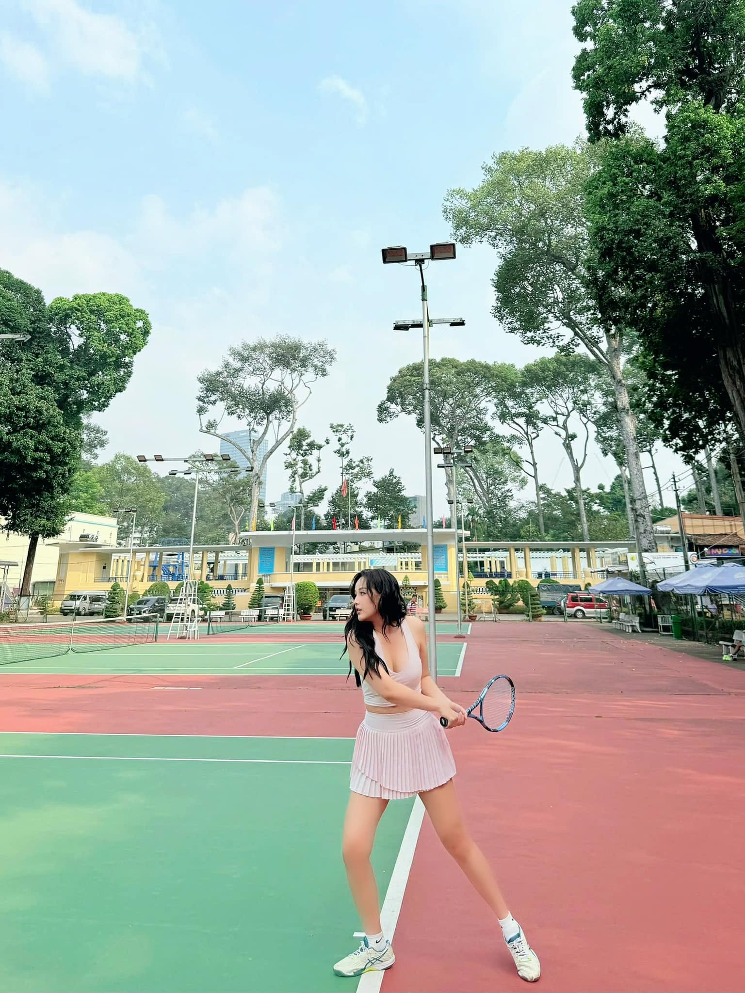 Mai Phương Thuý thường xuyên khoe ảnh chơi tennis (Ảnh: FBNV)
