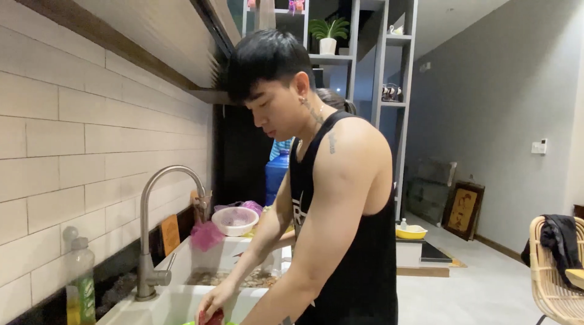 Không gian bên trong căn nhà ở quê của Chi Dân