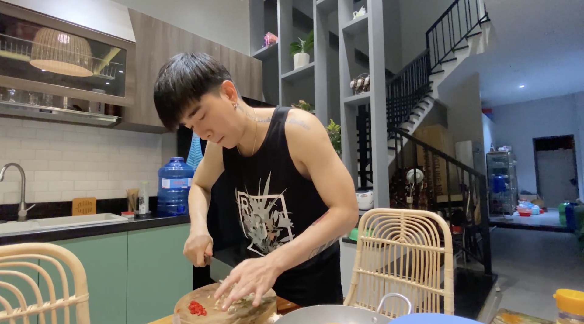 Nhà ở quê của Chi Dân đầy đủ tiện nghi, nội thất và thiết kế hiện đại