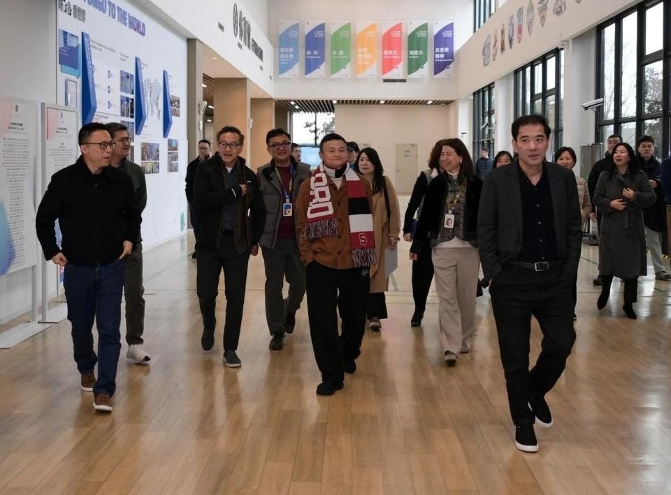 Jack Ma xuất hiện tại trụ sở của Ant Group tại Hàng Châu (Trung Quốc) hồi đầu năm (Ảnh: Chao News)