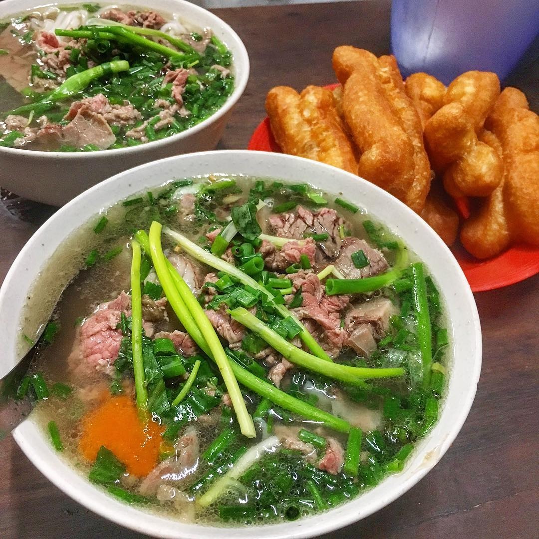 Vì sao phở Hà Nội hay bán hết trước giờ trưa?