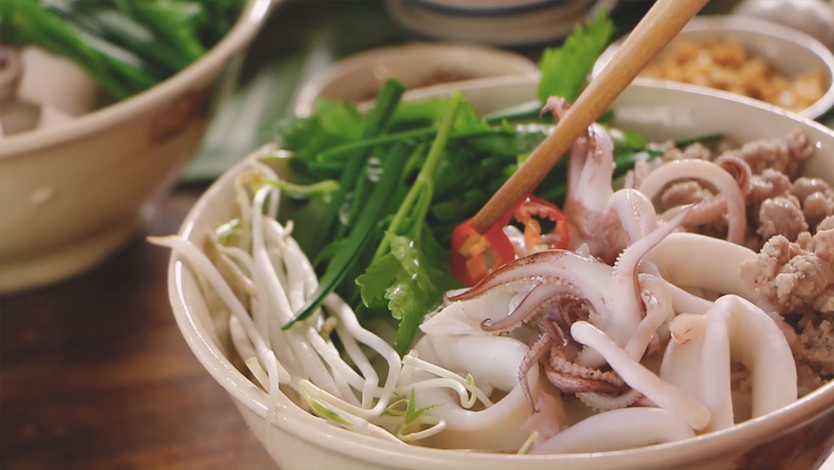 Vì sao đồ ăn Việt hầu như món nào cũng có hành lá?