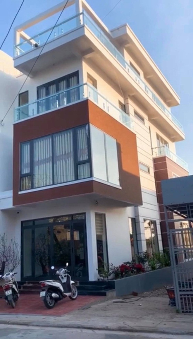 Vũ Khắc Tiệp đã xây lại cơ ngơi mới hoành tráng hơn cho gia đình ở quê