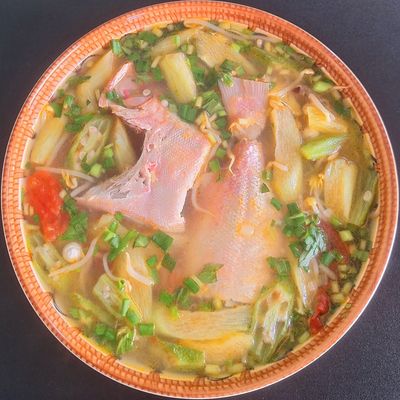 Vì sao đồ ăn Việt hầu như món nào cũng có hành lá?