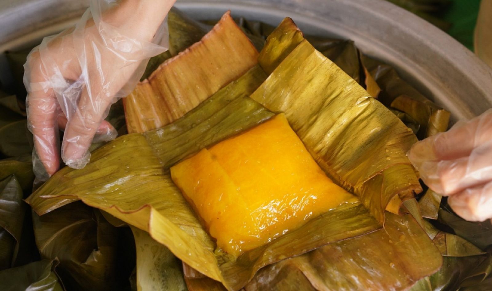 Việt Nam có loại bánh khách trả tiền mua lẻ nhưng người bán cương quyết từ chối, lý do nằm ngay trong cái tên