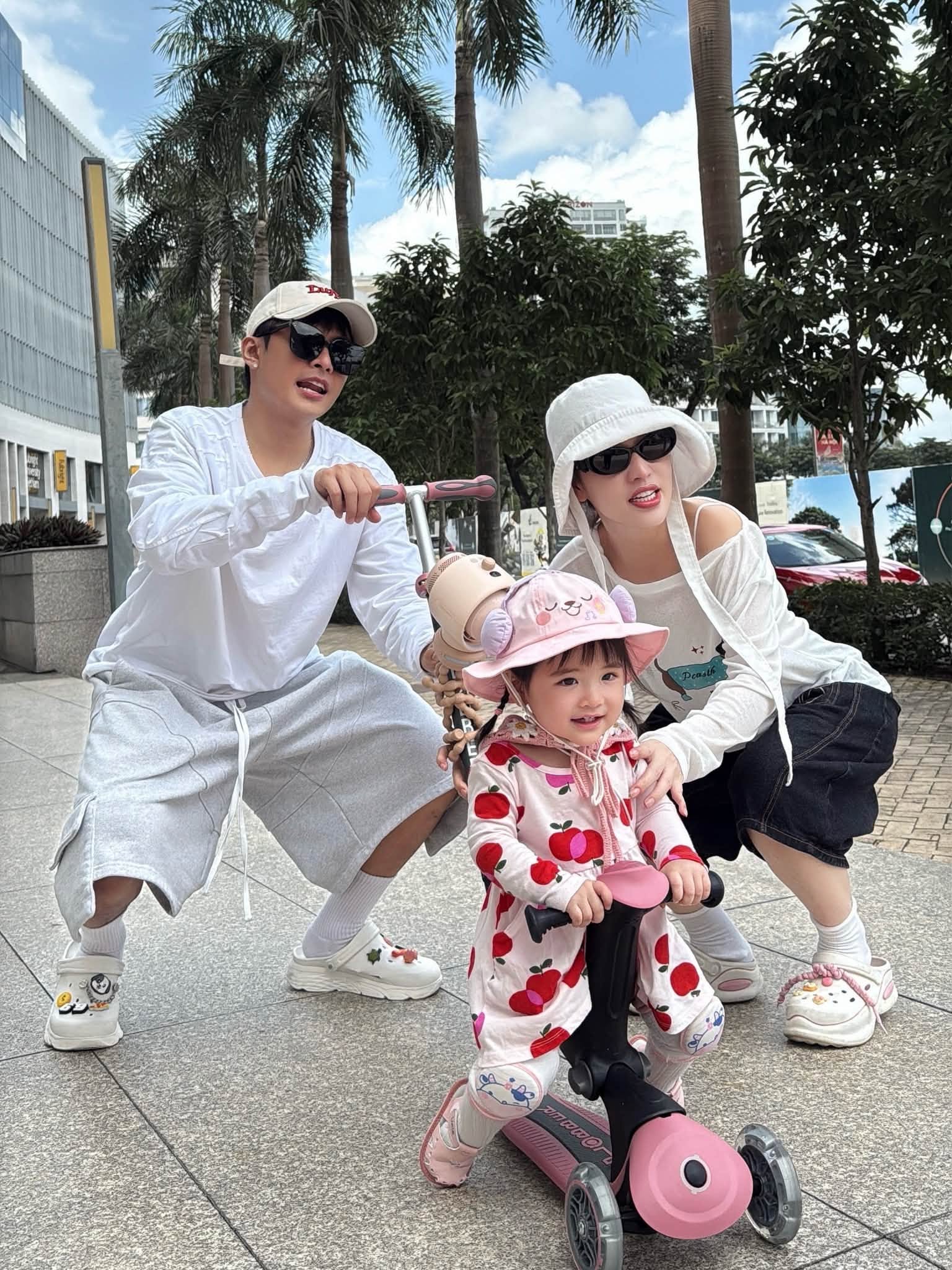 Cặp đôi tận hưởng cuộc sống hôn nhân vui vẻ, thường xuyên đăng tải những hình ảnh tích cực