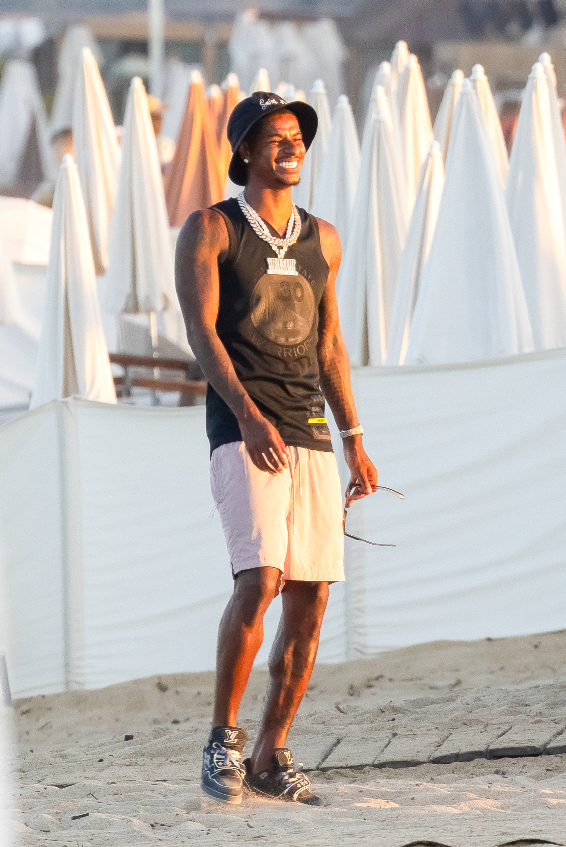 Rashford bị bắt gặp vui chơi trên du thuyền (Ảnh: BackGrid)