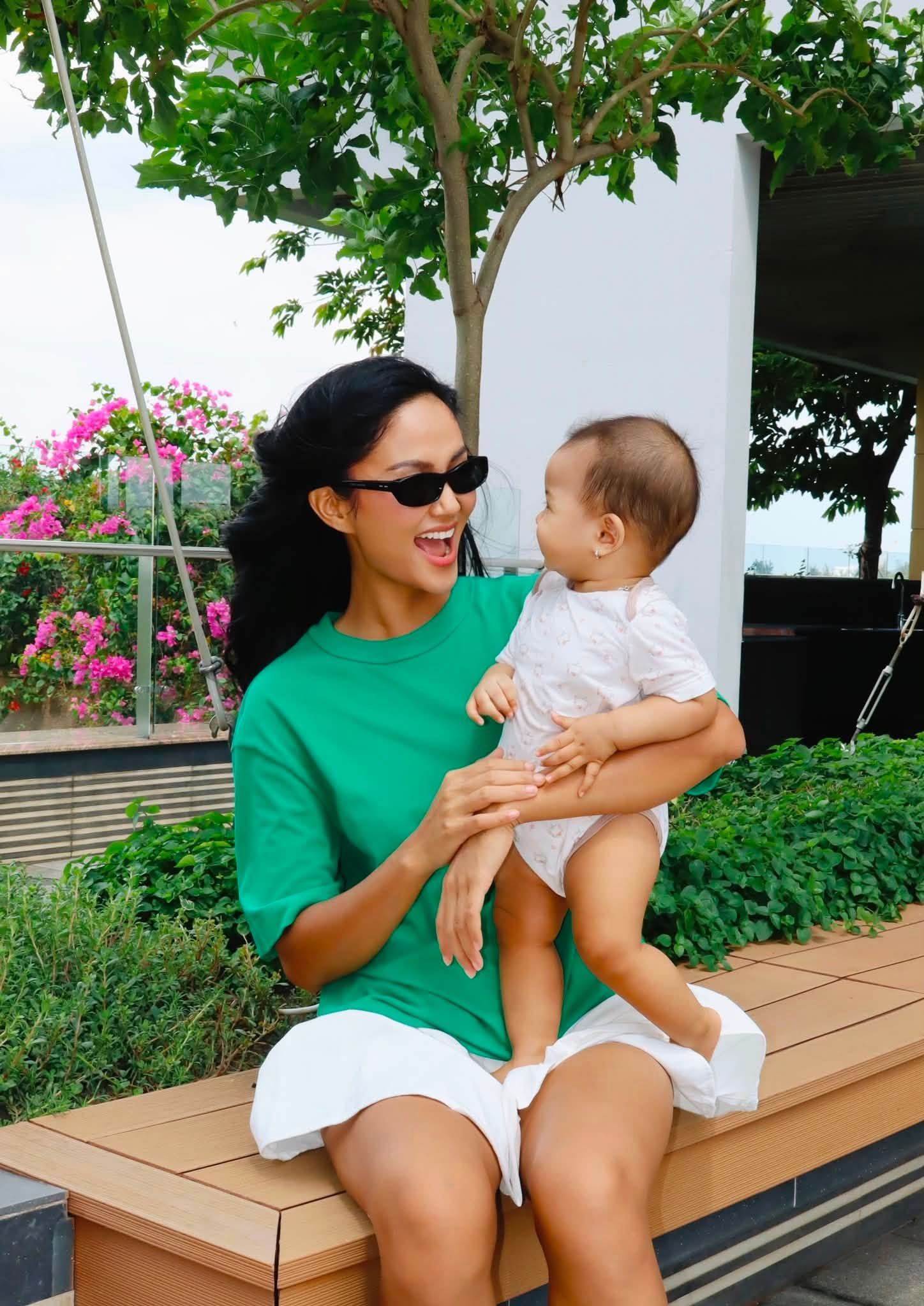 Cuộc sống hôn nhân của H'Hen Niê khiến nhiều người ngưỡng mộ
